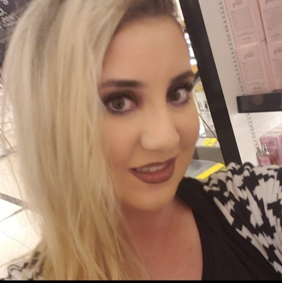 Meet your Posher, Breyanna - Picture 1 of 2